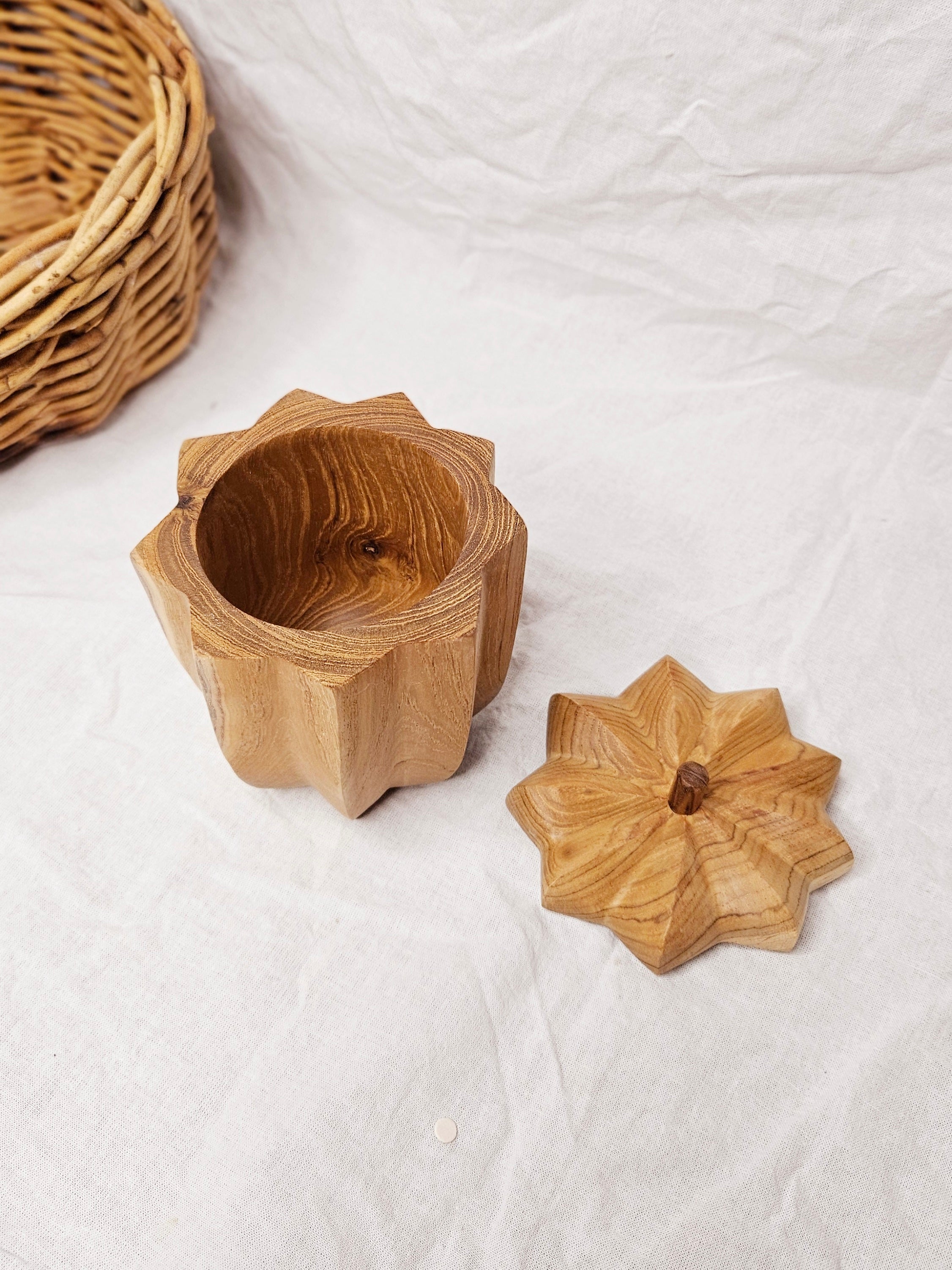 Nona Pot with Lid | Papoose Toys image 1
