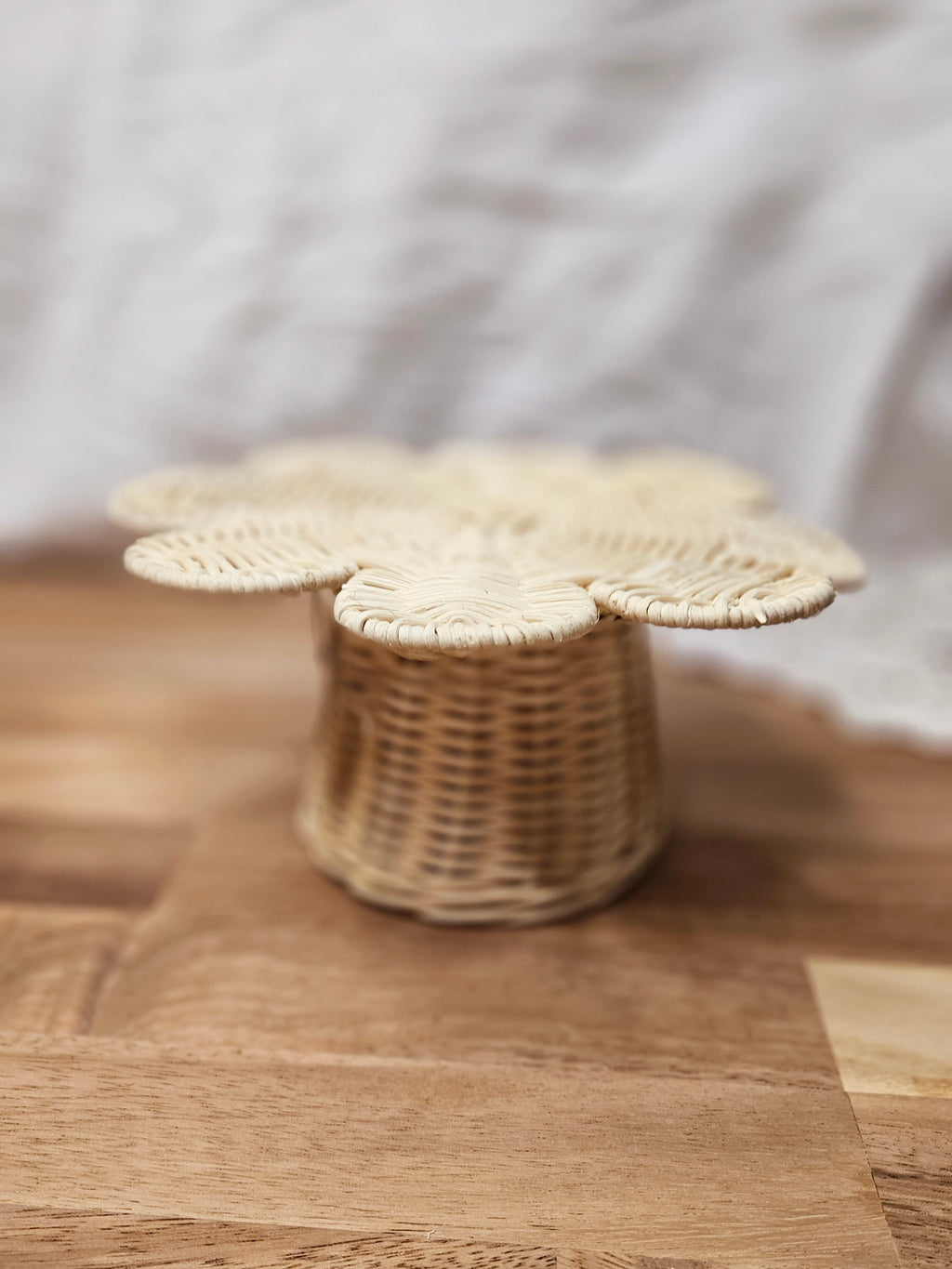 Daisy Cake Stand | JuniMoon