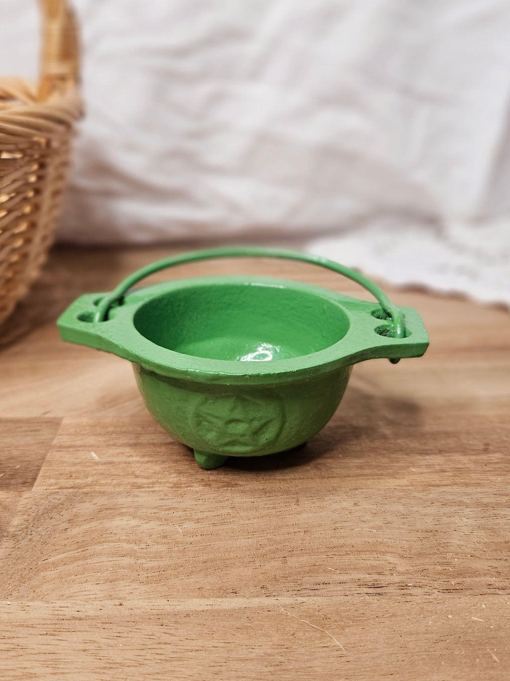 Cast Iron Cauldrons (small)