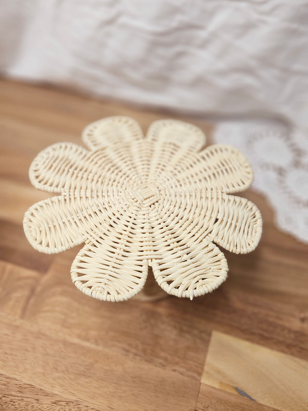 Daisy Cake Stand | JuniMoon